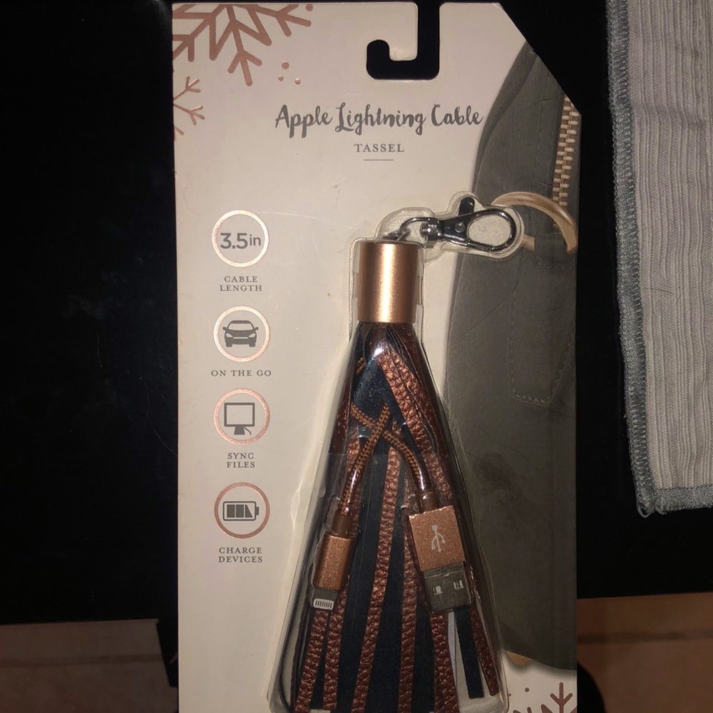 2/15$ Apple lightning cable charger